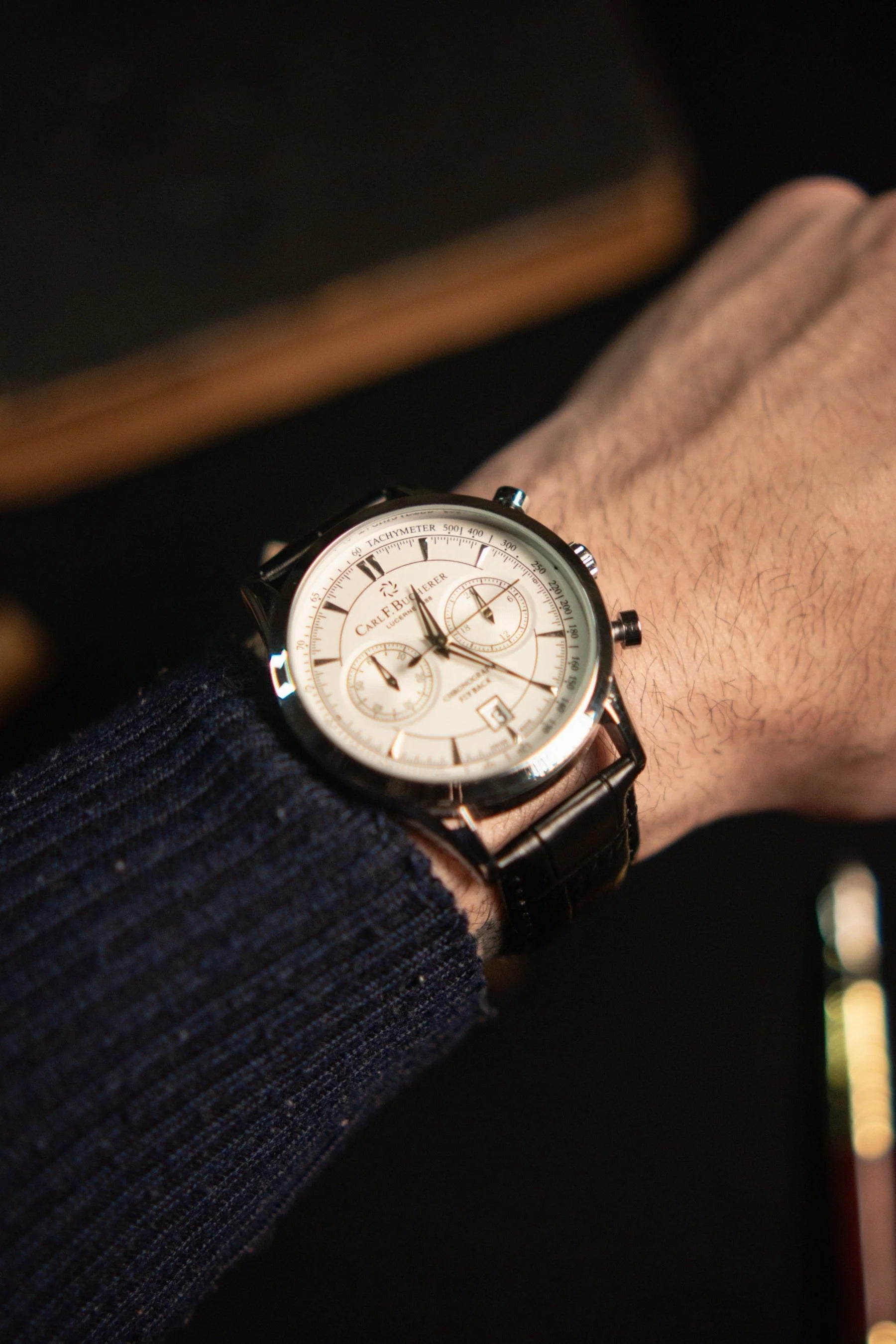 Monarch Flyback 42mm + Perfume Lattafa Asad