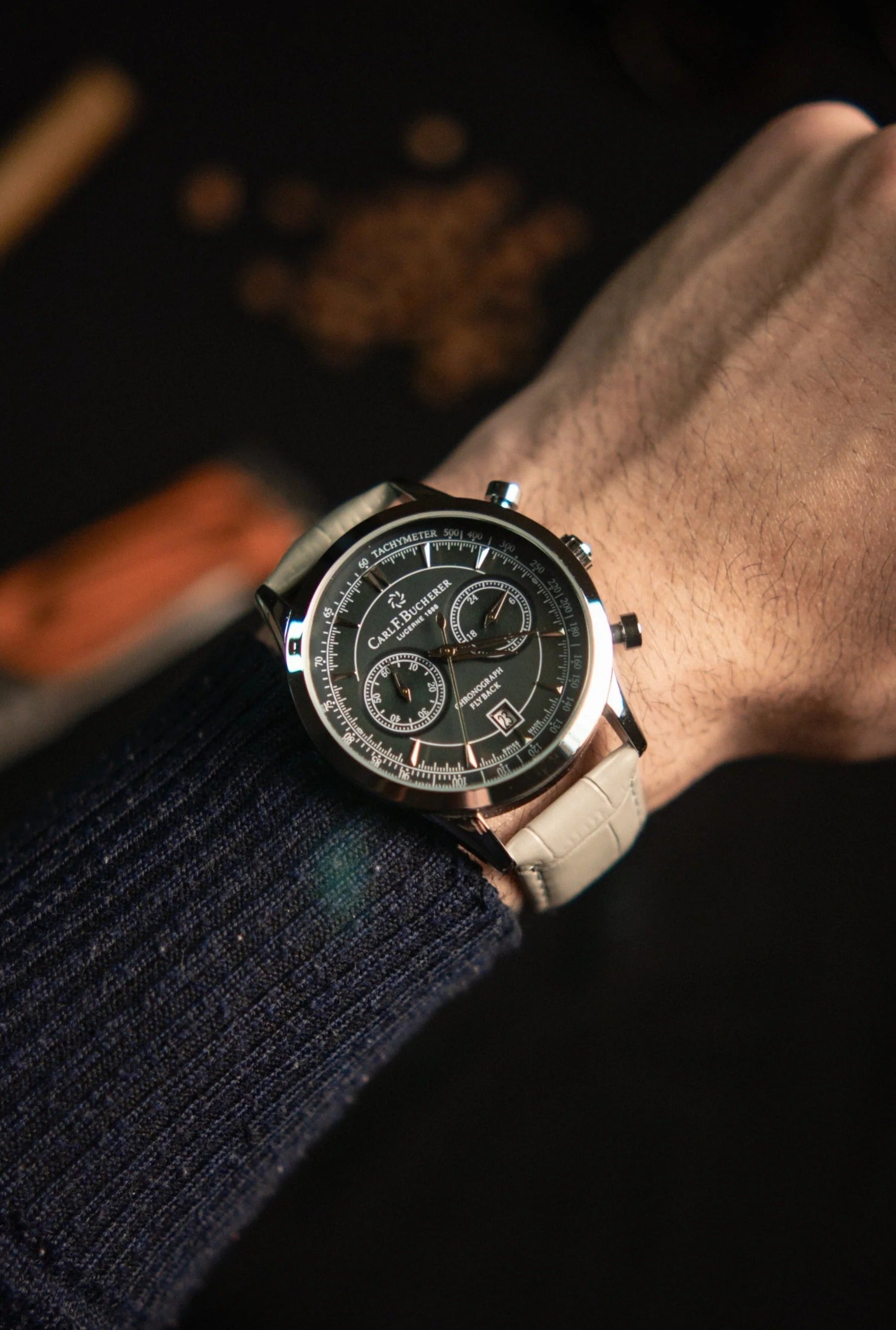 Monarch Flyback 42mm + Perfume Lattafa Asad